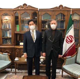 دیدار و گفتگوی جناب آقای آیکاوا، سفیر ژاپن در ایران با جناب آقای دکتر محسن بهاروند، معاون وزیر در امور حقوقی و بین المللی
